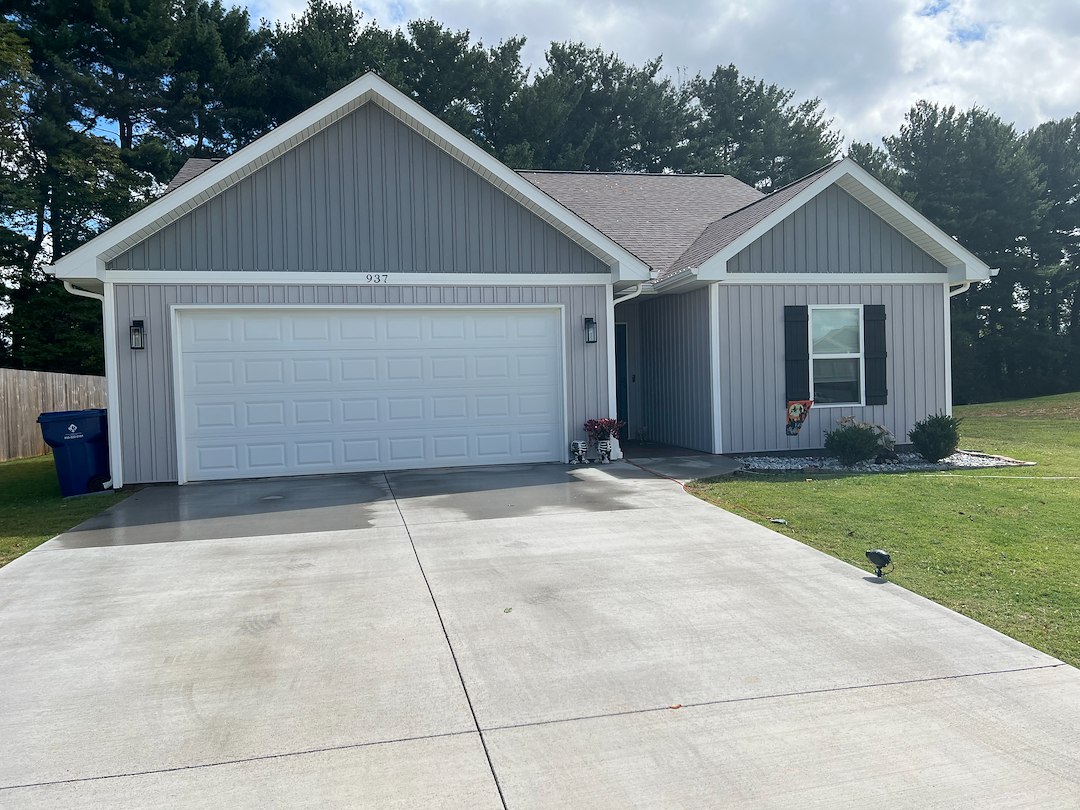 House Washing in Jefferson City, TN.